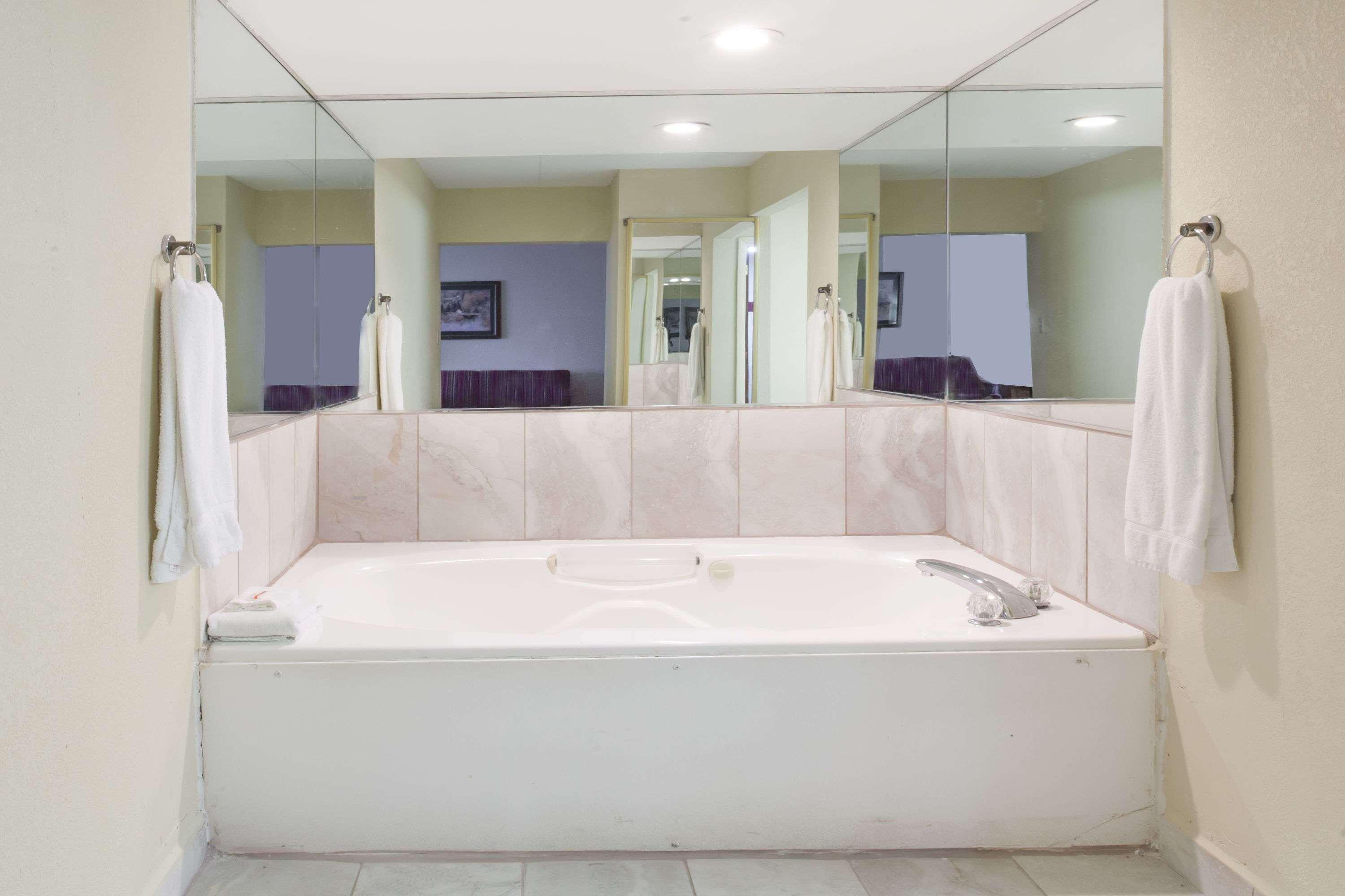 Ramada By Wyndham Lebanon Hotel Luaran gambar