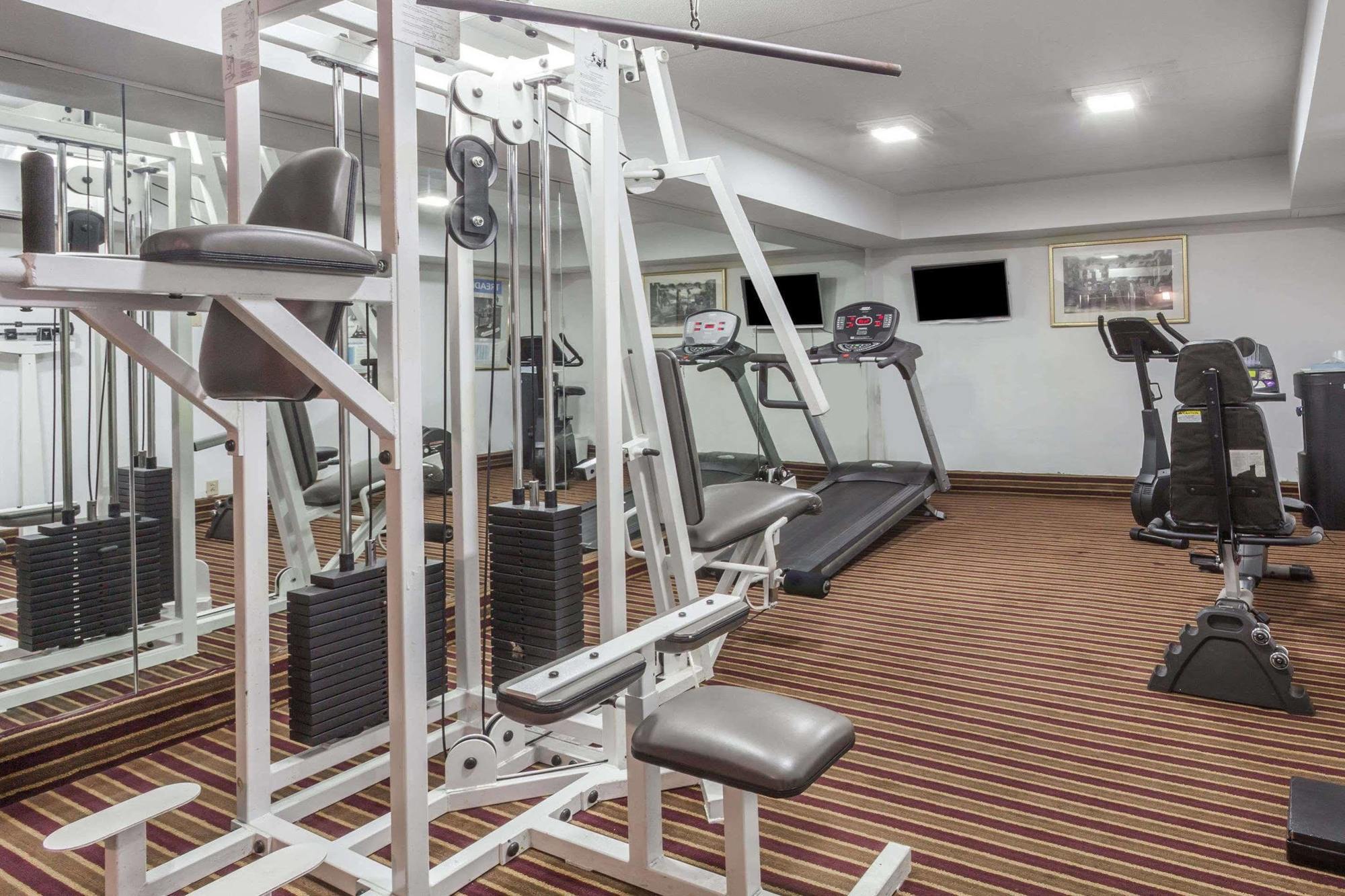 Ramada By Wyndham Lebanon Hotel Luaran gambar